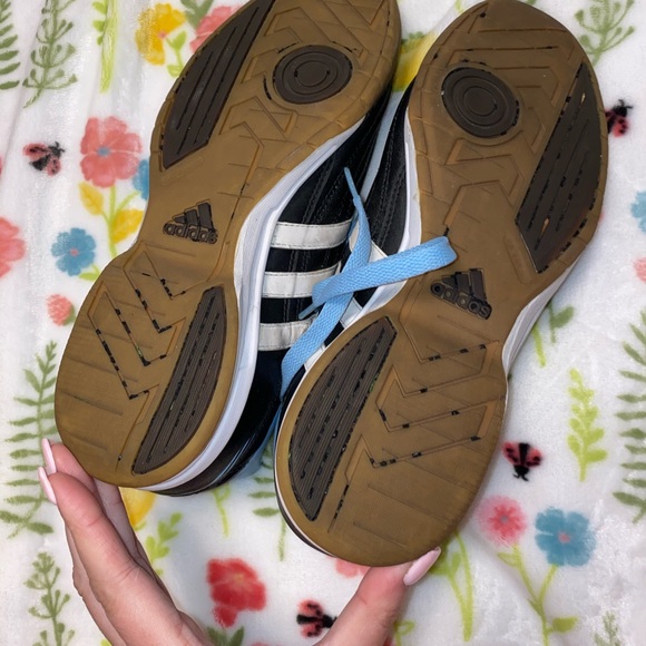 Worn for indoor soccer - Picture 3 of 4